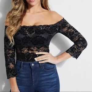 *NWOT* GUESS OFF SHOULDER KRISTY TOP